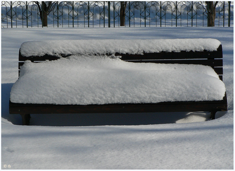 Bench & snow