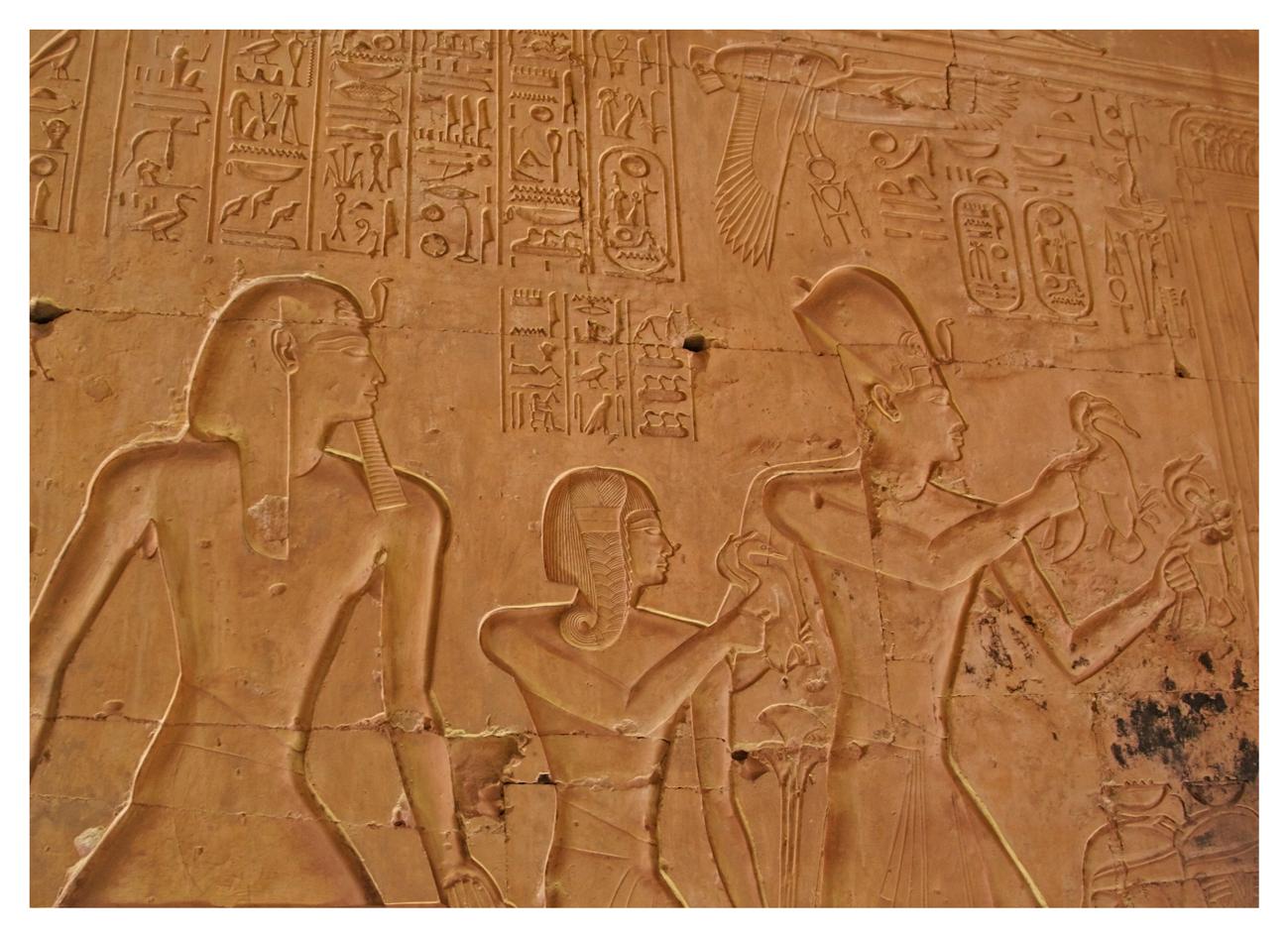 Seti I and Ramesses II offering fowl to Amon-Re and Mut