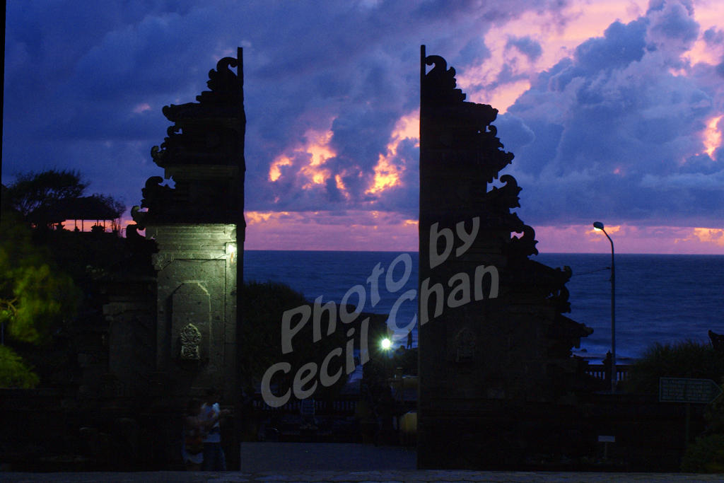 Ind9221164a Tanah Lot copy.jpg