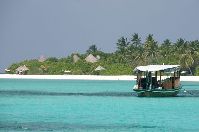 Maldives_07_surf_153_72 dpi_sup.jpg