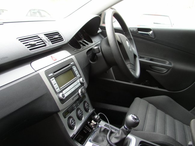 GREY PASSAT ESTATE DASH 56 REG.jpg