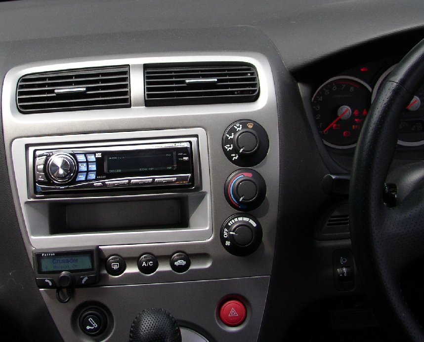 Honda Civic and Parrot CK3100.jpg
