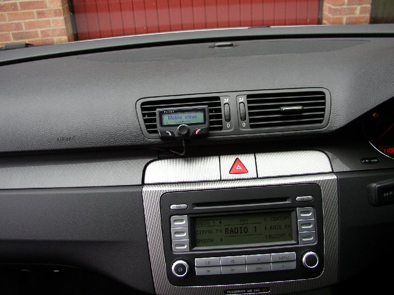 New VW Passat and Parrot CK3100 black.JPG