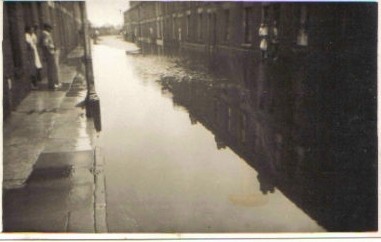 Alma St 1950s flood