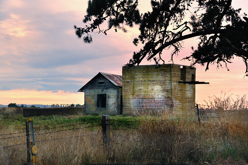 Farm ruins in Corinella