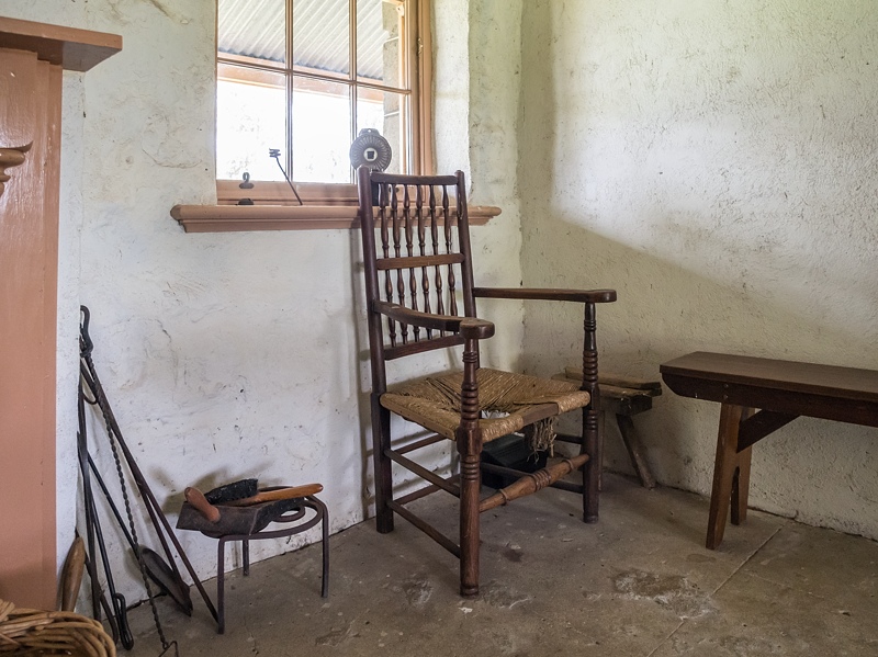 Chairs & benches