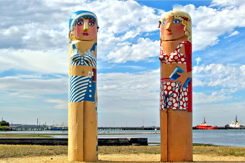 Bikini totems