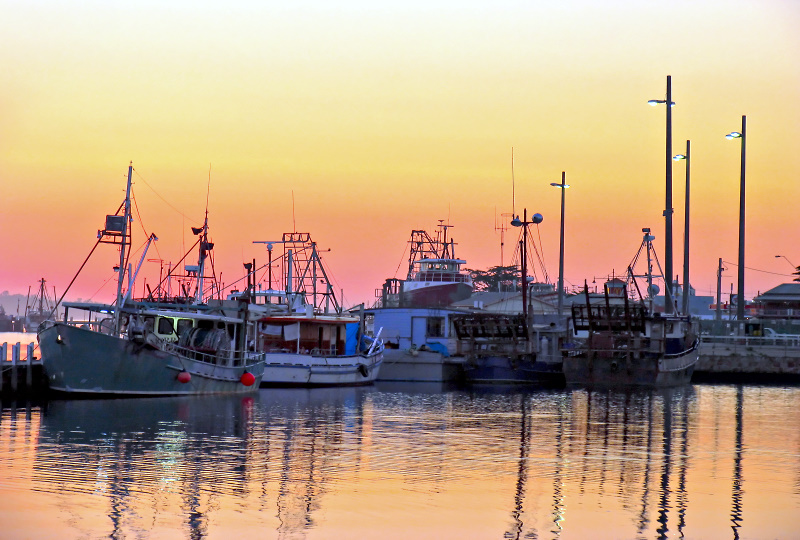 2nd PlaceCanonFT Challenge #74
at Digital Photography Review
Topic: The Golden Hours