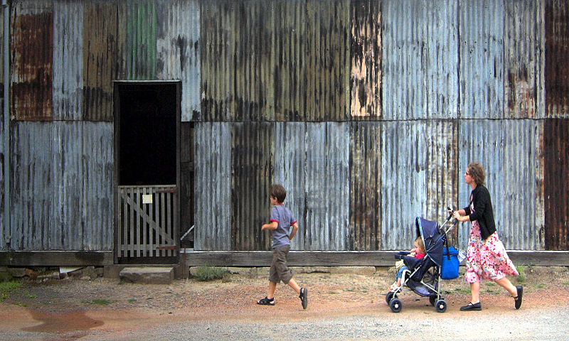A stroll past the old barn