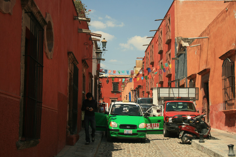 Calle Jesus in a busy state