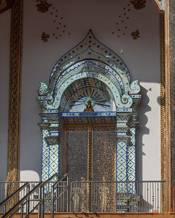 Wat Sri Don Chai Phra Wiharn Center Door (DTHCM0086)