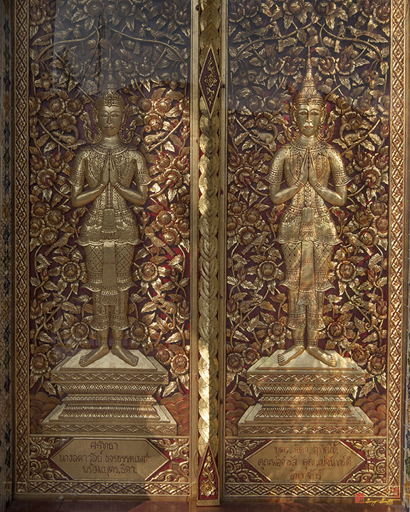 Wat Sri Don Chai Phra Wiharn Center Door (DTHCM0088)