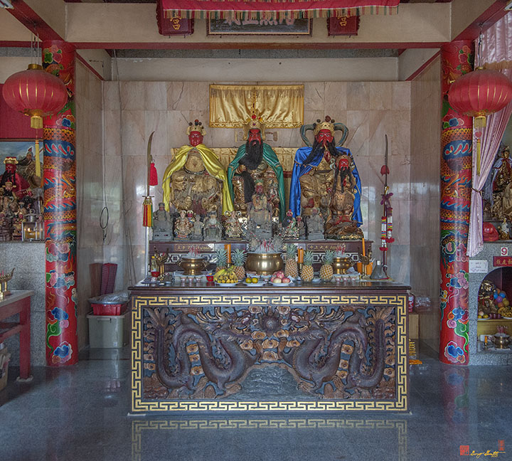 San Jao Kuan Te Kun Center Altar (DTHP207)