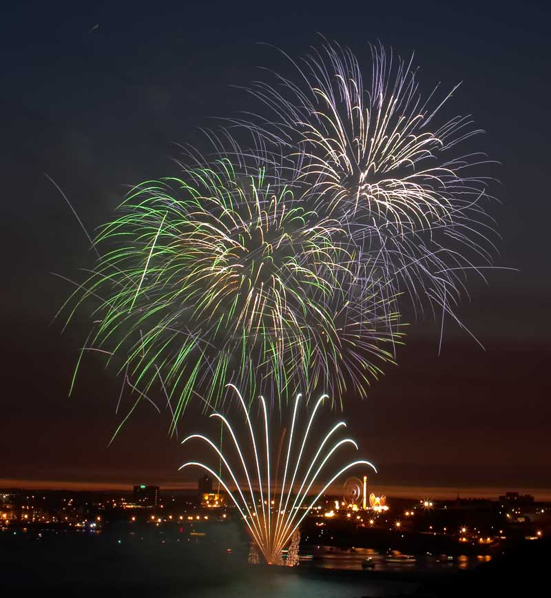 CRW_00328B.jpg Fireworks competition, Plymouth Sound -  A. Santillo 2003