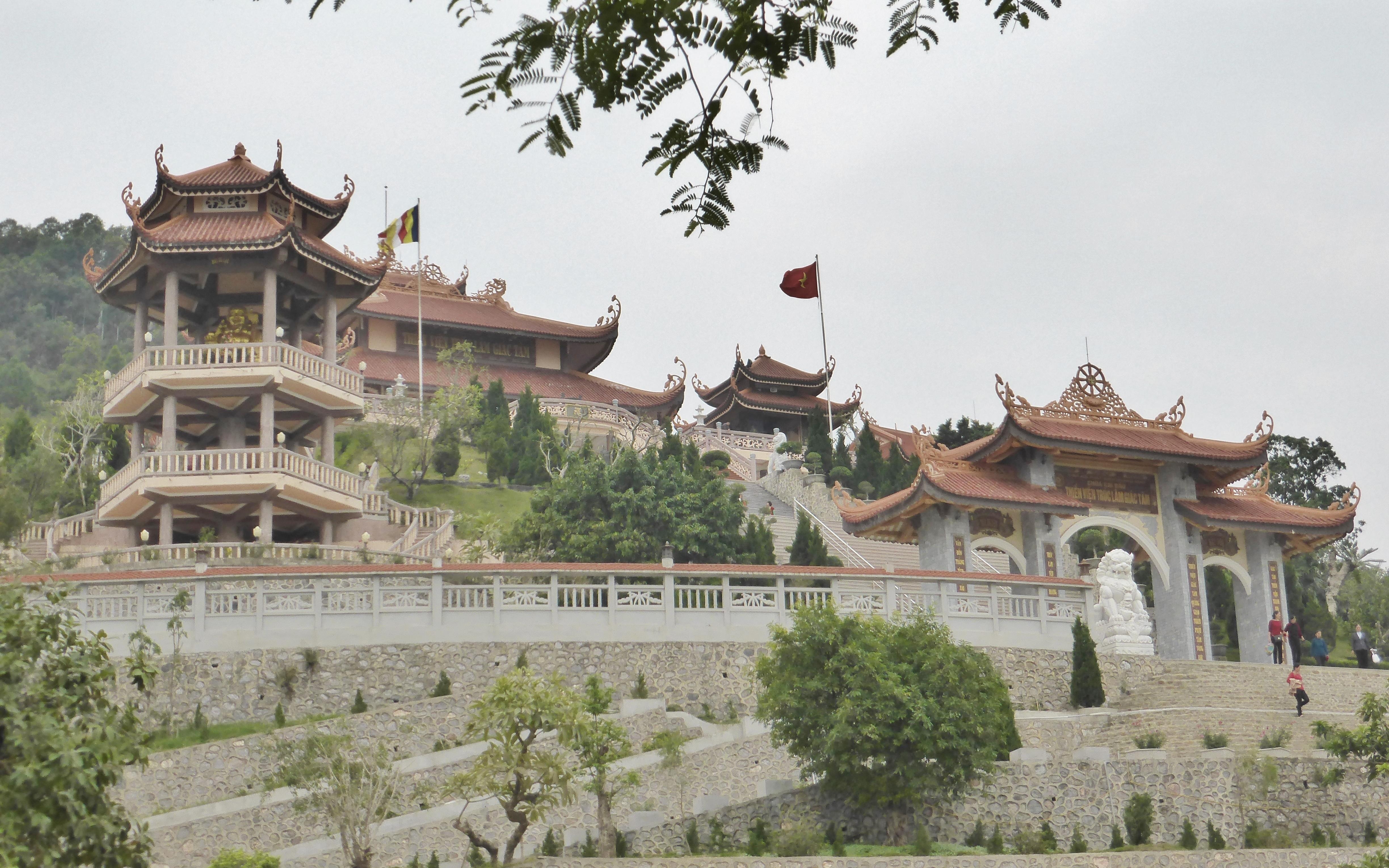 Cai Bau pagoda, Van Don, Quang Ninh province