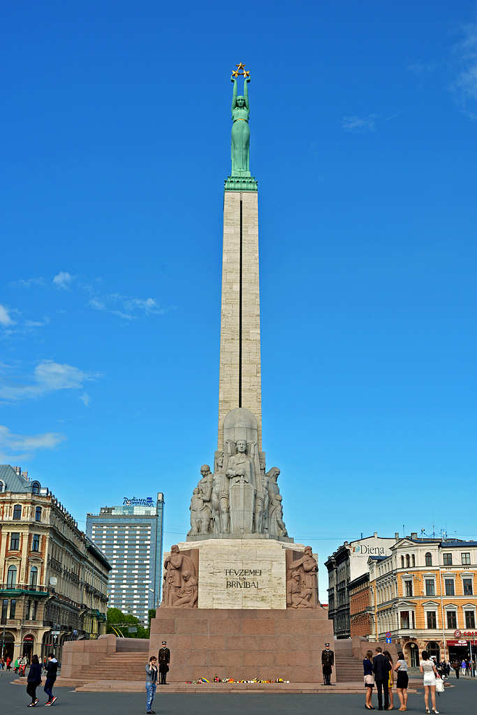 01_Freedom Monument.jpg