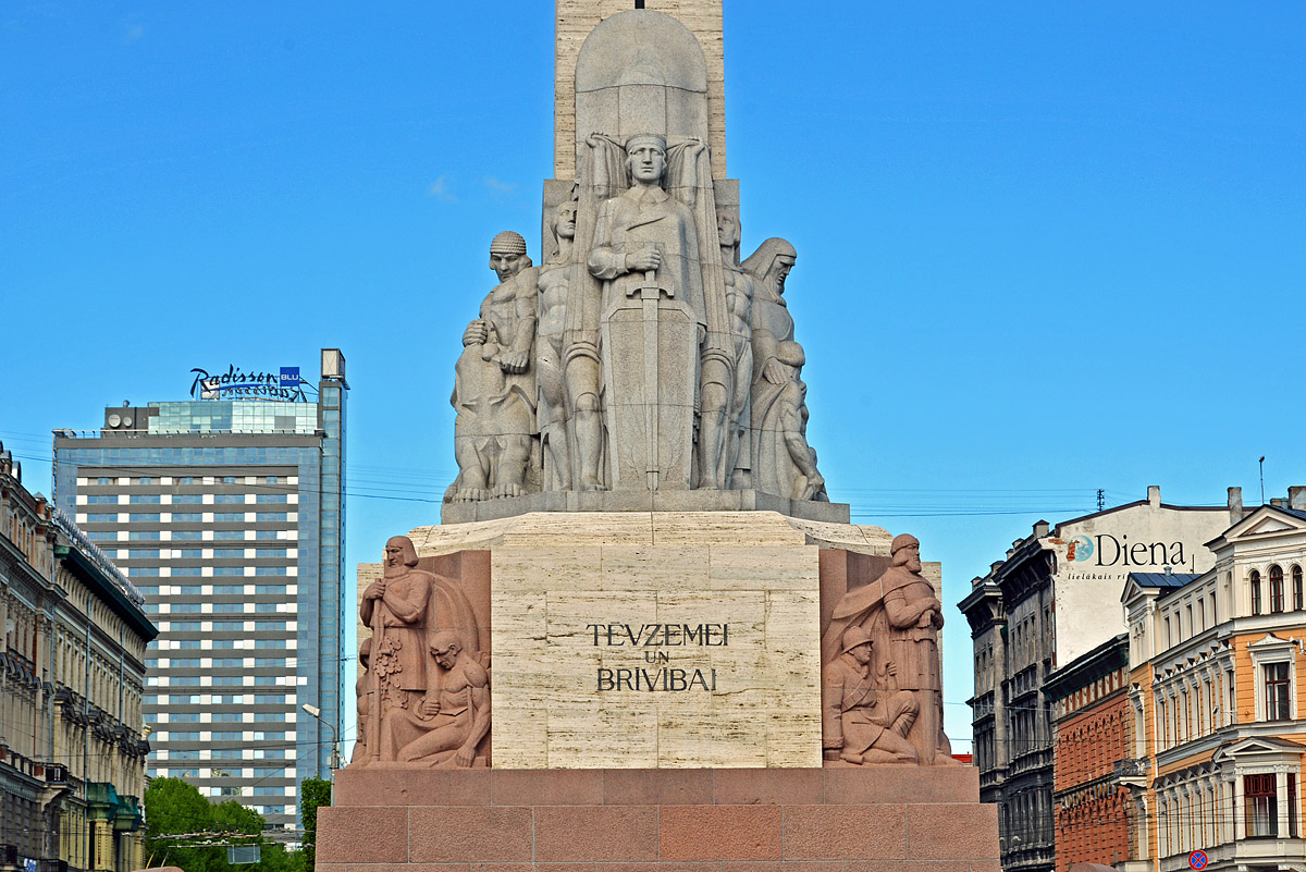 02_Freedom Monument.jpg