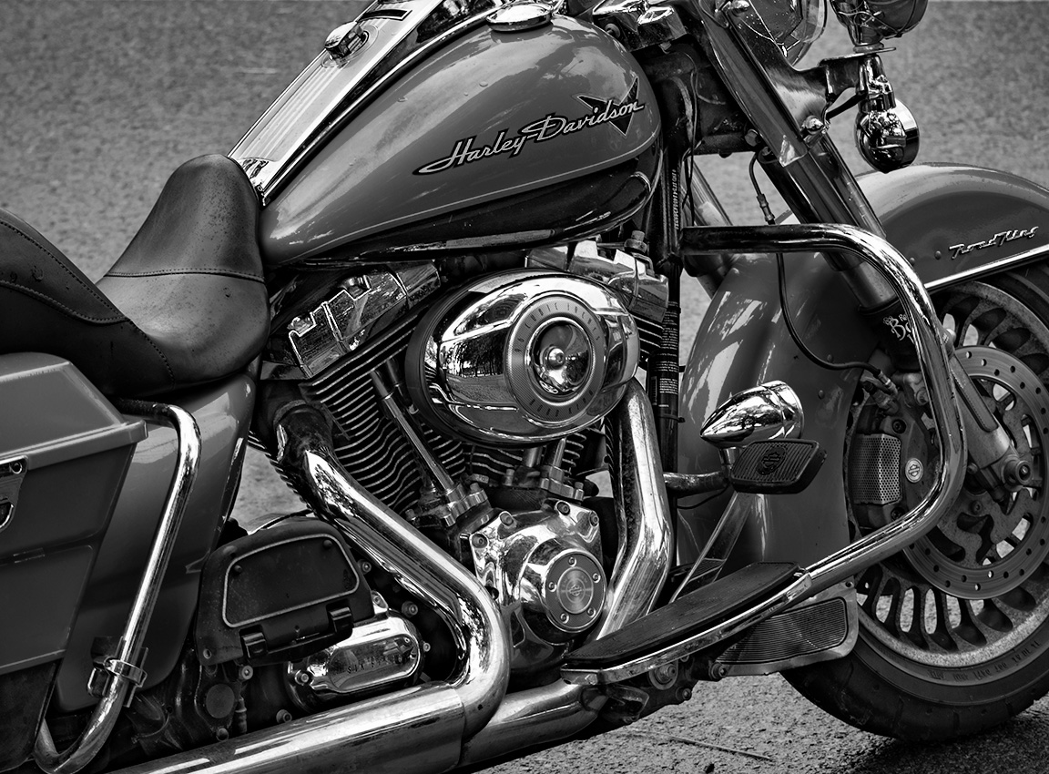 Harley-Davidson Road King - Color version below.