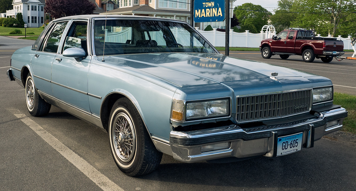 Chevrolet Caprice Classic - Rear view below