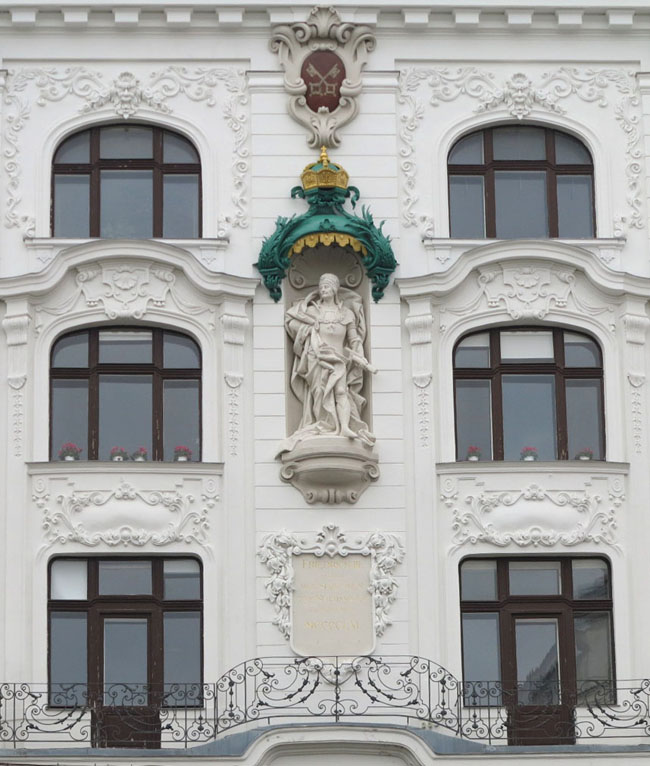 Ornate front near Rotgasse