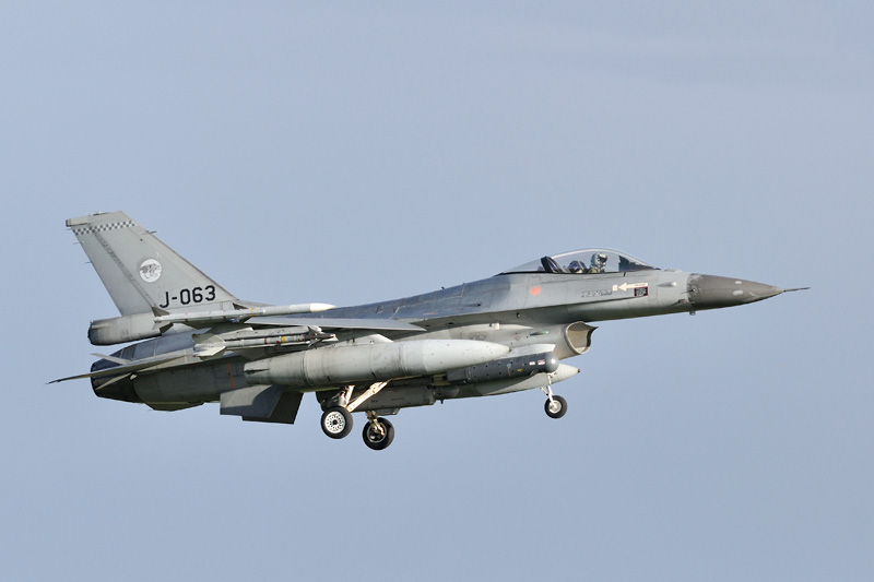 Mig-Killer met live-raketten in de landing!