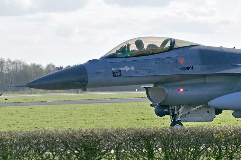 Piloot begroet de spotters