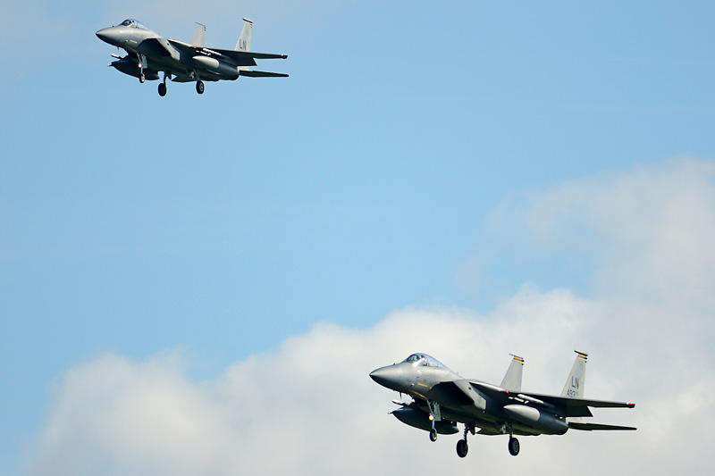 Formatielanding F-15 Eagles