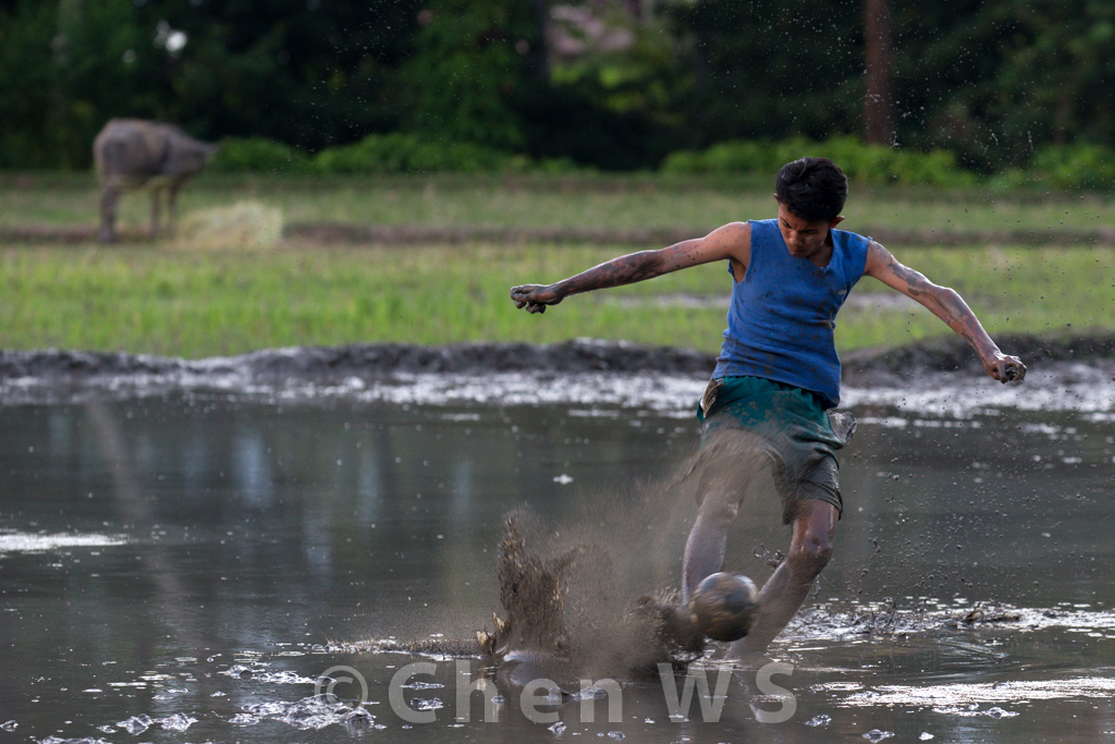 Football in the mud