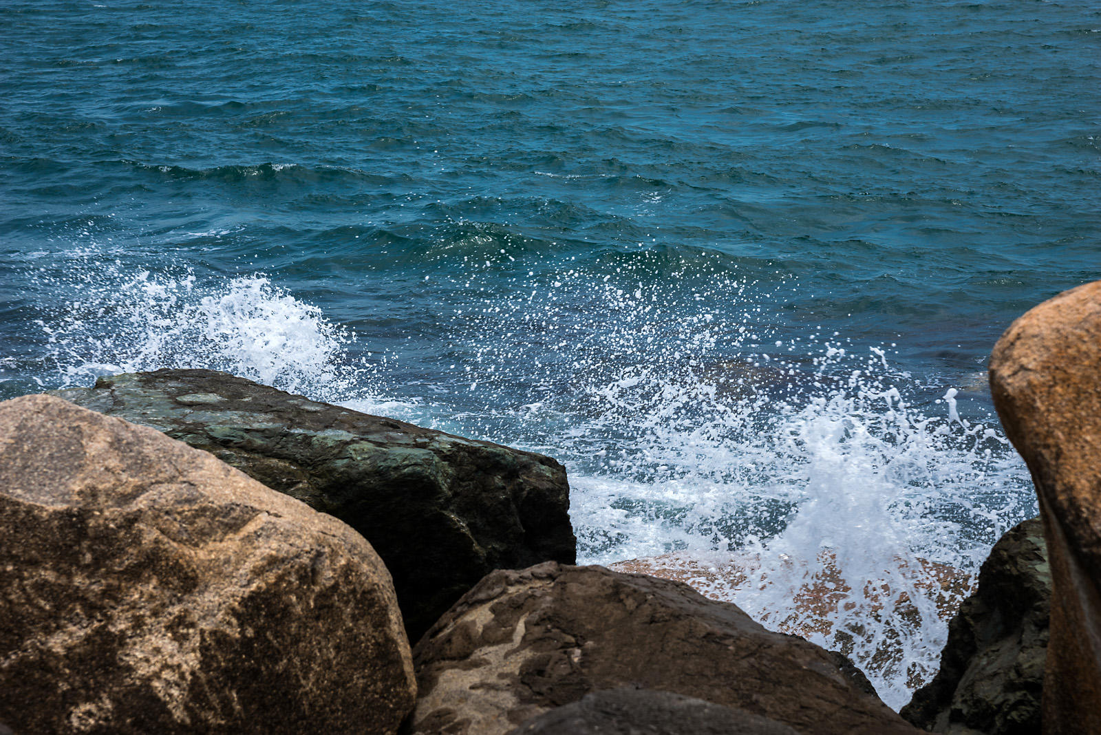 Sea waves and the rocks