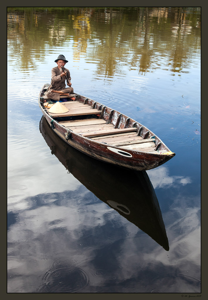 32 Boat in the river of Hoyan