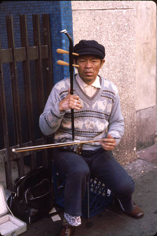 man_erhu.jpg