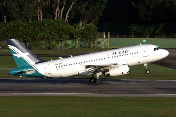 SILK AIR AIRBUS A319 SIN RF IMG_4881.jpg