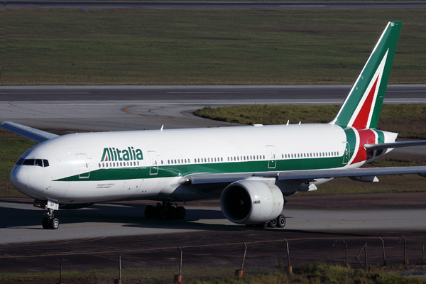 ALITALIA BOEING 777 200 GRU RF IMG_4801.jpg