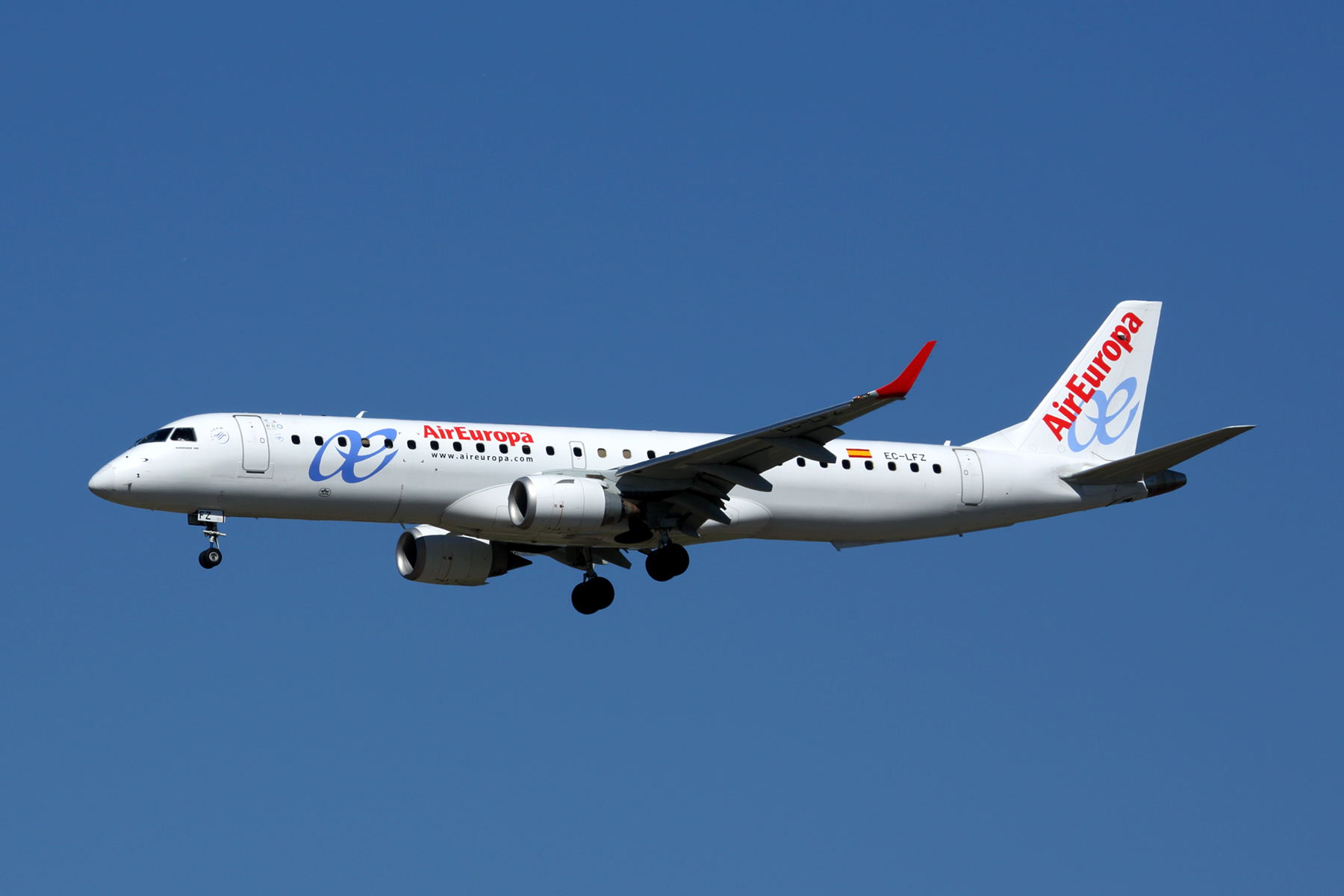 AIR EUROPA EMBRAER 190 MAD RF 5K5A1364.jpg