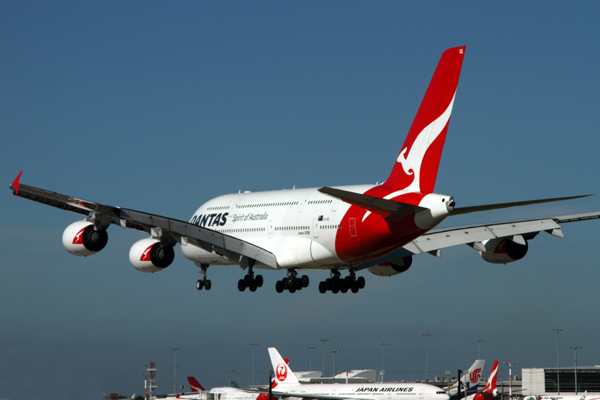 QANTAS AIRBUS A380 SYD RF IMG_9389.jpg