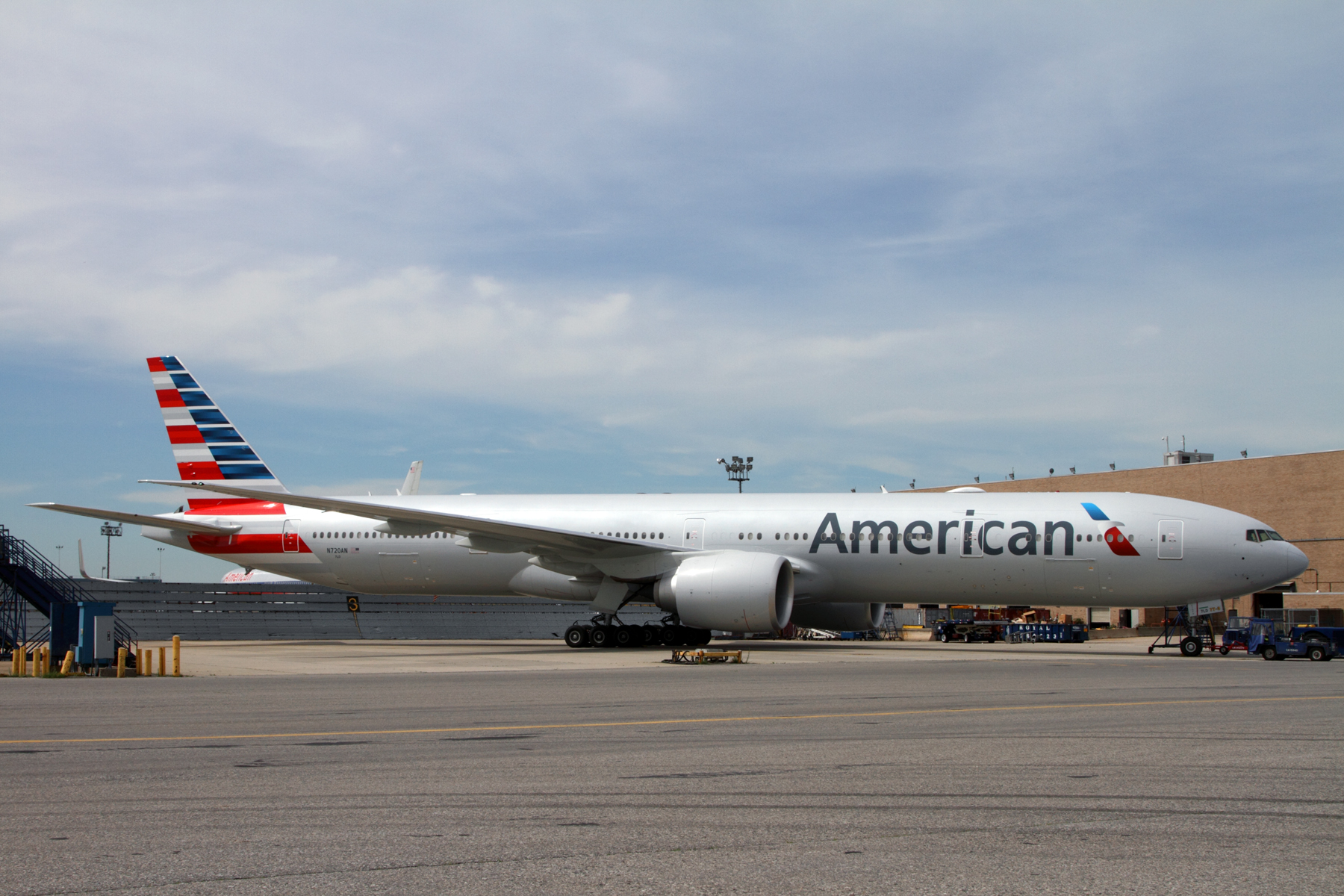 AMERICAN BOEING 777 300ER JFK RF IMG_9742.jpg
