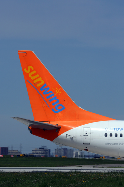 SUNWING BOEING 737 800 YYZ RF 5K5A0250.jpg