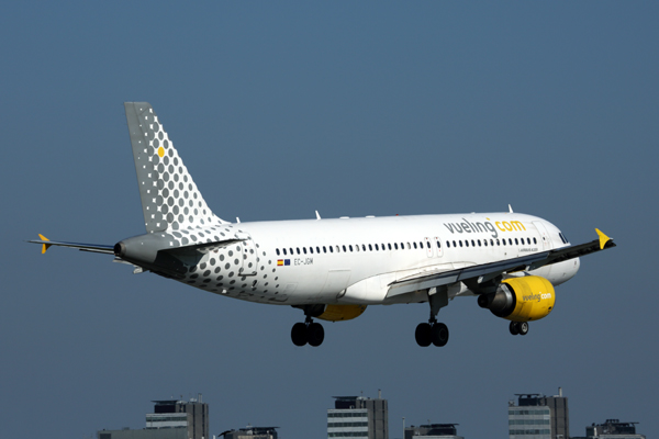 VUELING AIRBUS A320 AMS RF 5K5A1809.jpg