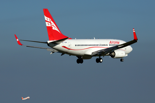 AIRZENA BOEING 737 700 AMS RF 5K5A2160.jpg