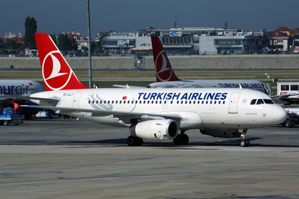TURKISH AIRLINES AIRBUS A319 IST RF 5K5A0972.jpg