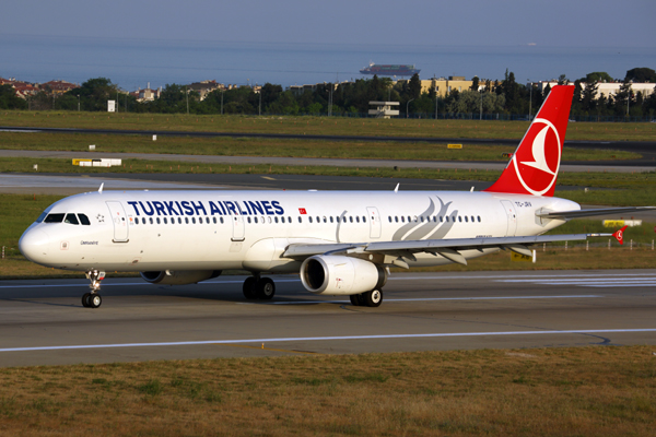 TURKISH AIRLINES AIRBUS A321 IST RF 5K5A0656.jpg