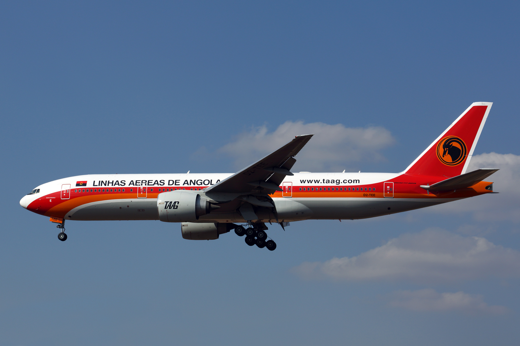 TAAG ANGOLA BOEING 777 200 JNB RF 5K5A2659.jpg