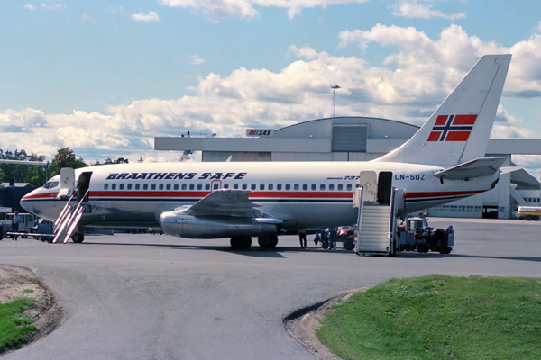 BRAATHENS SAFE BOEING 737 200 OSL RF 103 32.jpg