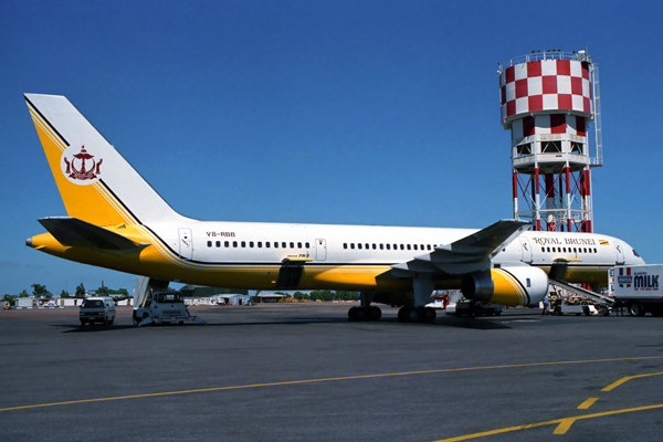 ROYAL BRUNEI BOEING 757 200 DRW RF 116 5.jpg