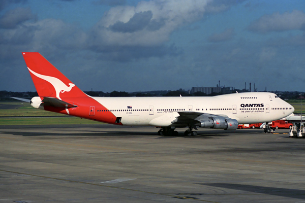 QANTAS BOEING 747 200 SYD RF 124 18.jpg