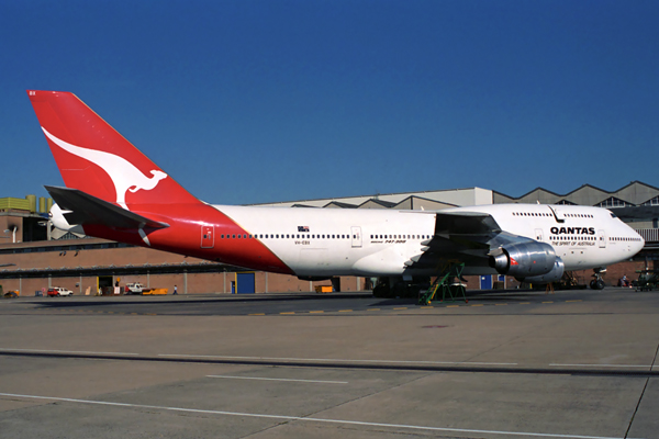 QANTAS BOEING 747 300 SYD RF 136 29.jpg