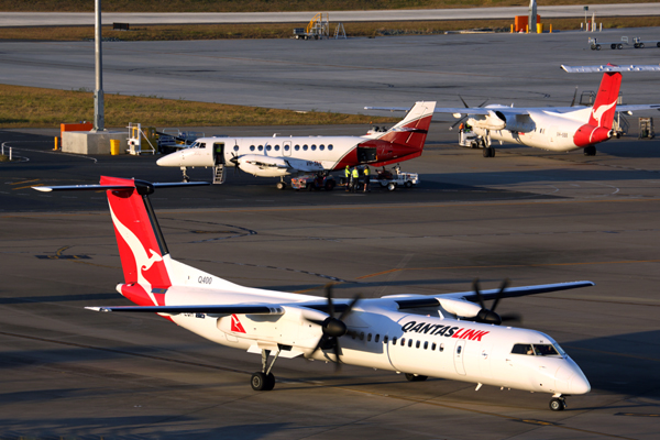 QANTAS LINK DASH 8 400 BNE RF 5K5A4007.jpg