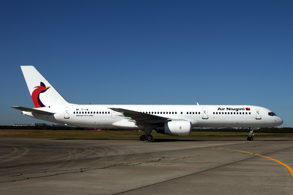 AIR NIUGINI BOEING 757 200 BNE RF IMG_0089.jpg