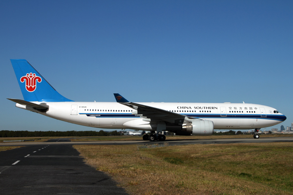 CHINA SOUTHERN AIRBUS A330 200 BNE RF IMG_0076.jpg