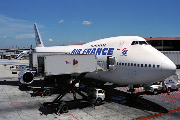 AIR FRANCE BOEING 747 200 BKK RF 139 36.jpg